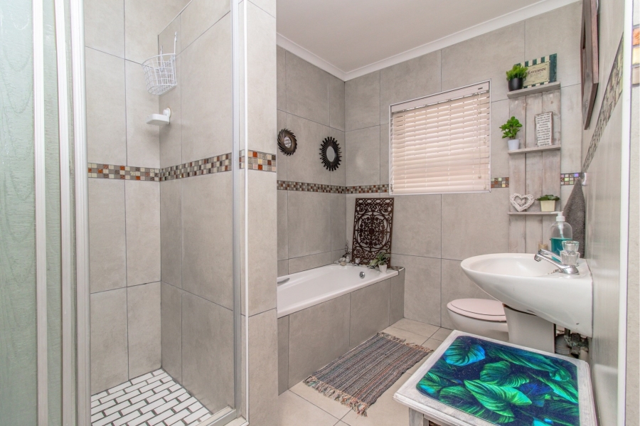 3 Bedroom Property for Sale in Franskraal Western Cape